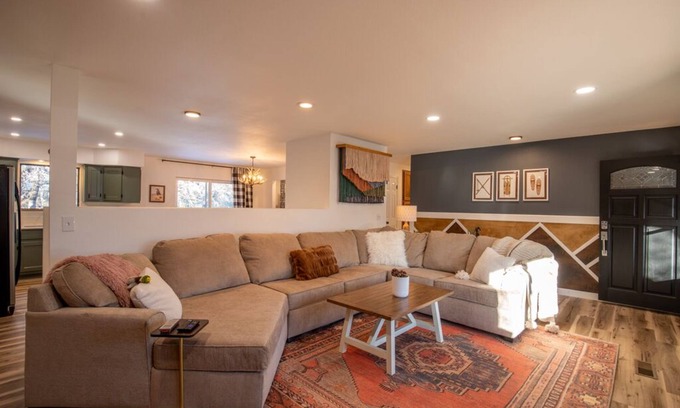 Durango West Casa | Luck Lodge: Spacious 5br 10m from Main Street with Hot Tub