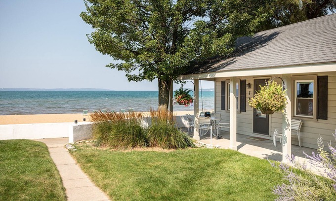Traverse City Cabaña | Lucky #7 @ Lakeshore Resort