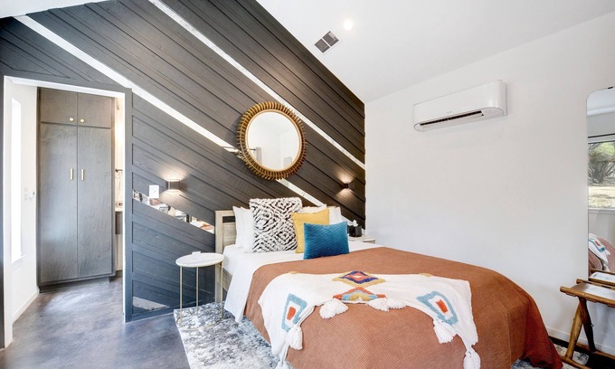 Dripping Springs Cabina | Lucky Arrow Retreat: Breezeway Cabin w / Hill Country View
