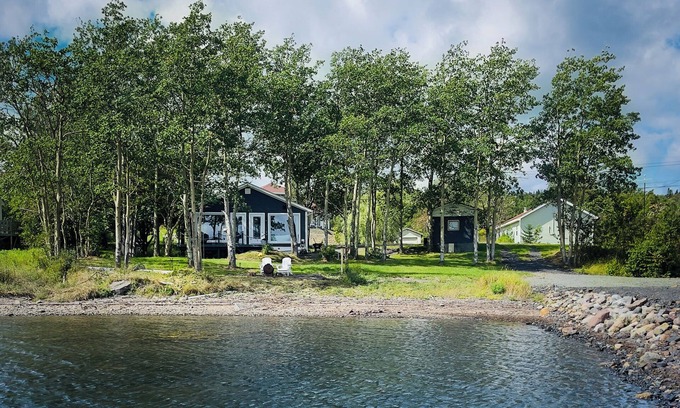 Campbellton Casa | Lucky Bay Hideaway - Seaview Sauna & cedar hot tub