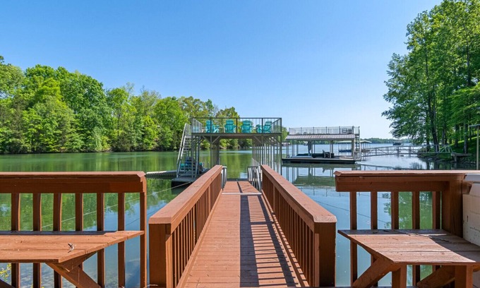 Winchester Casa | Lucky Dozen Lakehouse-Dock, Slip, Kayaks, SUPs