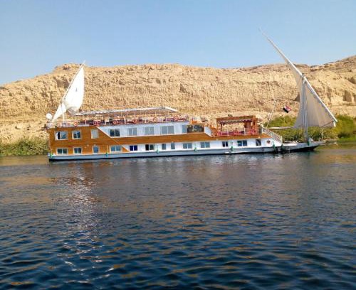 Nile River Luxor Alquiler De Eote | Lucky