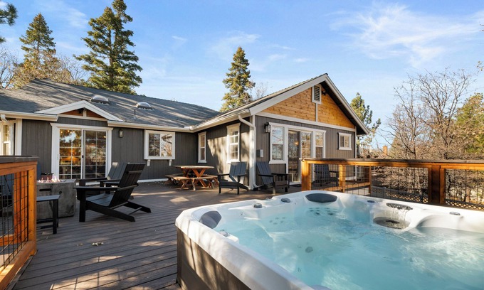 Upper Moonridge Cabina | Lucky Paws
