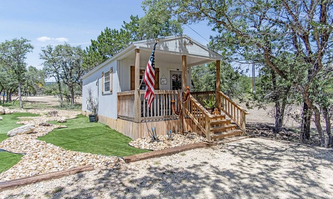 Bandera Casa | Lucky Star Ranch - Shooting Star