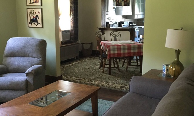 Moline Casa | Lucy’s House Single Family Bungalow