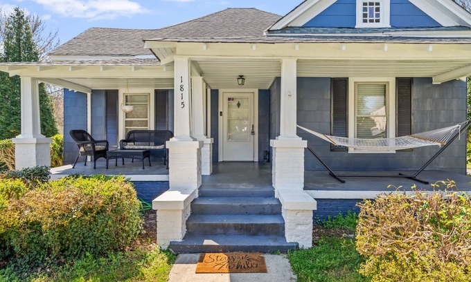 Greensboro Casa | Lucy's Lodge: Walk to it ALL