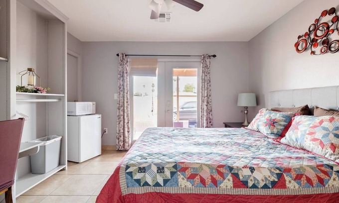 Maryvale Casa | Lucy's Private Room with Double Shower