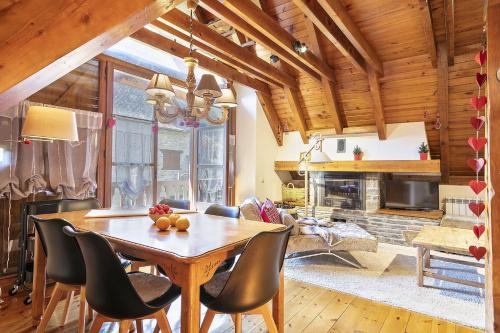 Arties Apartamento | Luderna - Dúplex con terraza Esclòps