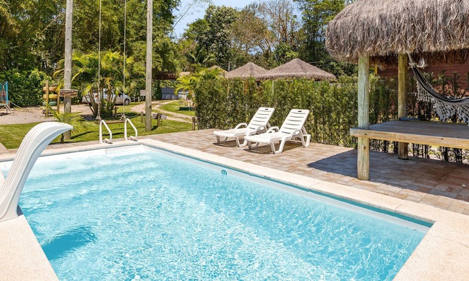 Vargem Pequena Cabina | LUGA Tucano Cabin - Pool & Gourmet Area
