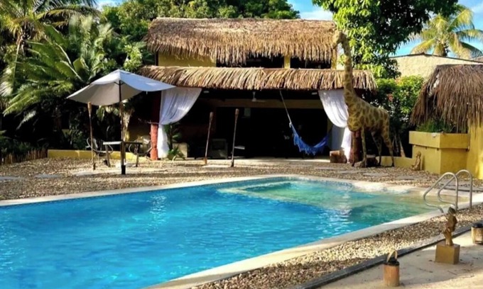 Melgar Villa | Lujosa Villa tipo Bali, miniplaya y cine privado