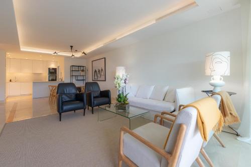 Milla de Oro Apartamento | Lujoso Apartamento con piscina en Paseo Maritimo Marbella