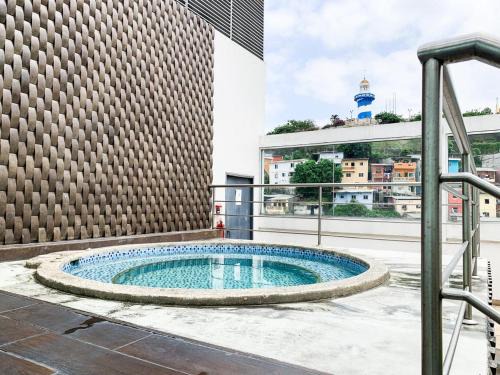 Las Peñas Apartamento | Lujoso Depa con piscina - jacuzzi y vista al rio desde la habitación