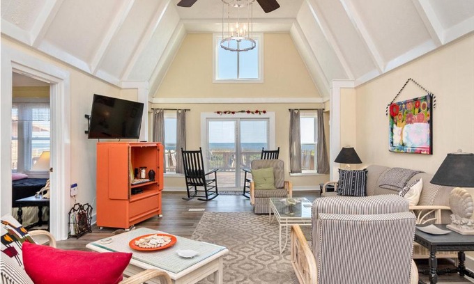 Caswell Beach Casa | Lukes Hideaway by Oak Island Accommodations