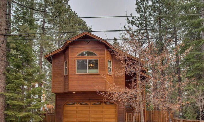 Tahoe Island Casa | Lukins Lodge junto al lago | Bañera de hidromasaje