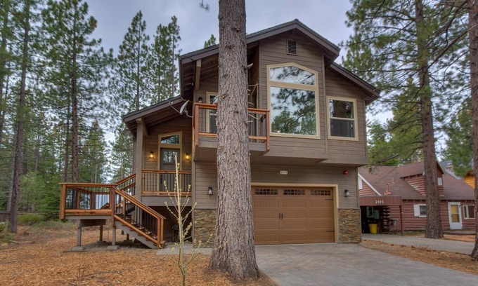 Tahoe Keys Casa | Lukins Mountain Modern 4BR,3BA, Hot Tub