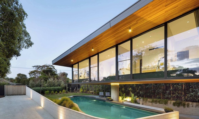 Mount Eliza Casa | Lumiere - Gas Heated Pool & Stroll to Beach