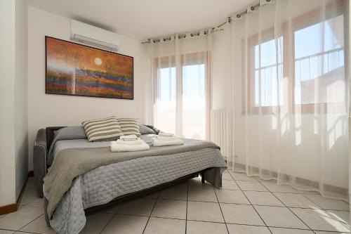 Dergano Apartamento | -LUMINOSA 5 STARS WITH BALCONY- Wifi Netflix 15 minutes from Duomo