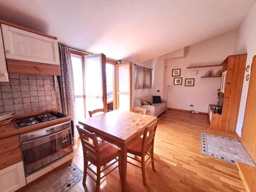 Chiesa in Valmalenco Apartamento | Luminoso bilocale con terrazzo vista panoramica