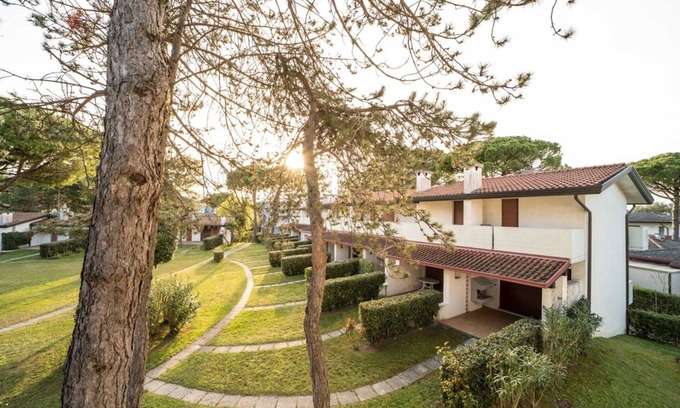 Bibione Lido dei Pini Apartamento | Piso luminoso en complejo moderno.