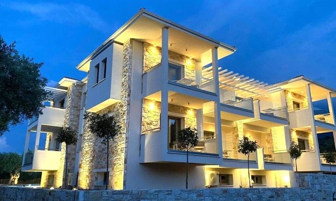 Kinyra Casa | Luminous luxury apartments