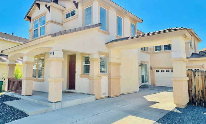Northwest Reno Casa | Luminous Spacious Retreat/3Bathrooms/Sleeps 13