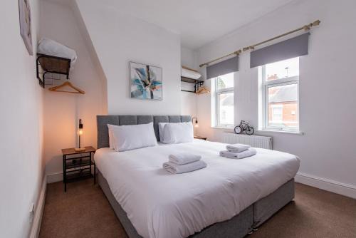 Walsall Apartamento | Lumley House - Delightful 2BR Terraced House near Birmingham