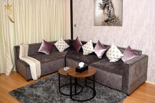Al Raha Beach Apartamento | Luna Breeze - Elegant 2BR Apartment with Beach Access, Near Al Raha Beach