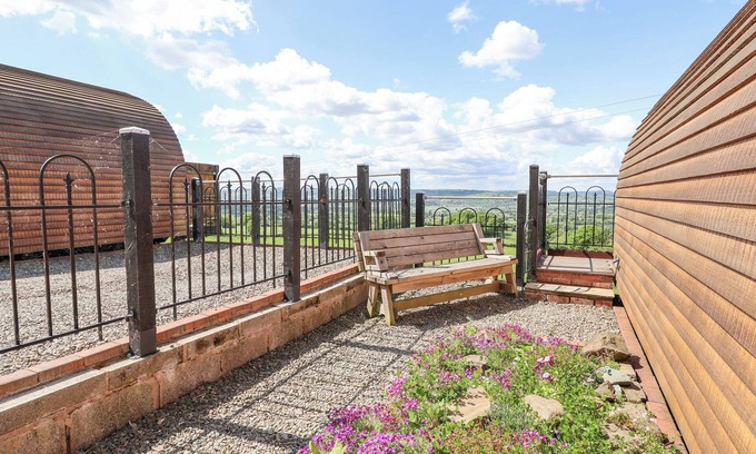 Snailbeach Cabaña | LUNA HOLIDAY POD, pet friendly, with a garden in Shrewsbury