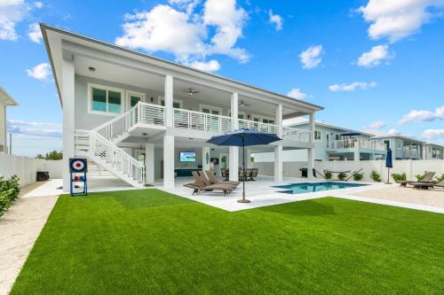 Marathon Casa | Luna Light ~ Waterfront ~ Pool ~ Dock ~ Views