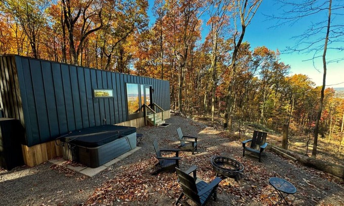 Womelsdorf Casa | Luna Lookout with hot tub