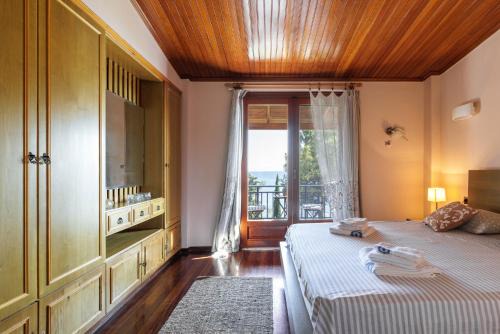 Thermaikos Villa | Luna Villa Private Beach