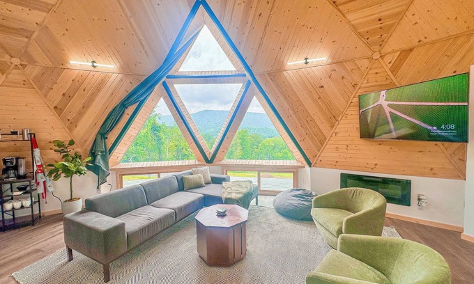 Front Royal Casa | ⭐️Lunar Lookout ⭐️ Geodesic Dome on 8 acres with HOT TUB!