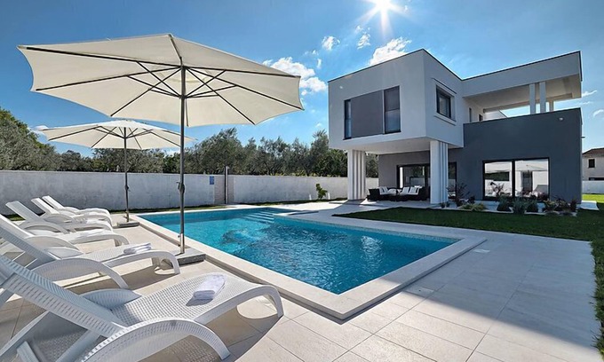 Stinjan Casa | Lungera by Interhome