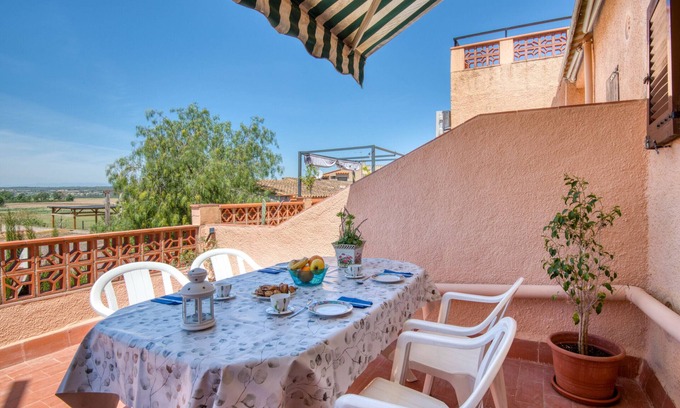 Bellcaire d'Emporda Apartamento | LUNICE: Apartamento en Bellcaire con gran terraza y vistas a la naturaleza