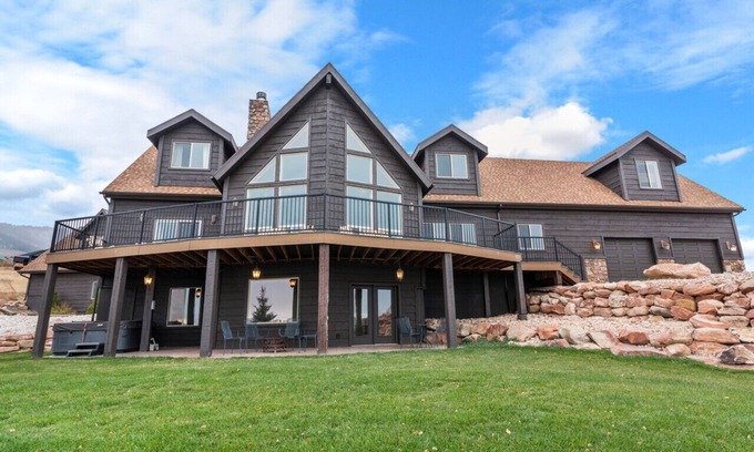 Fish Haven Casa | Lunt Lodge - 44 People and Theater!