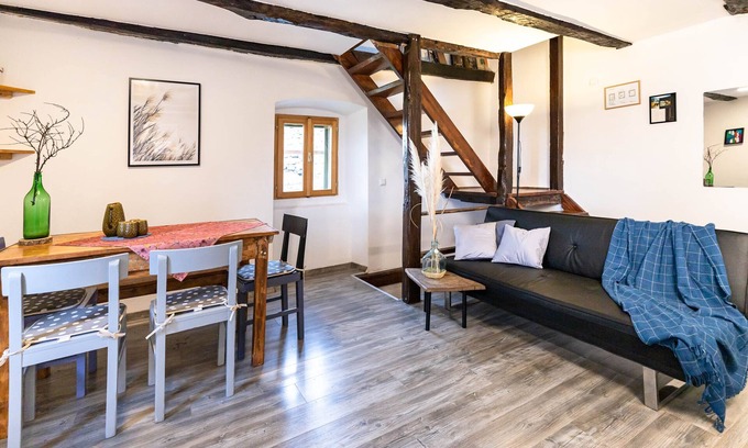Lupoglav Cabaña | Artsy cottage house 2 + 1 en el área de Učka