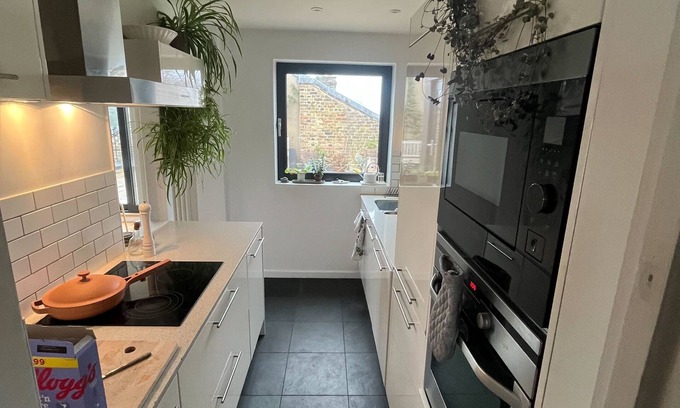 Victoria Apartamento | Lush 2BD Penthouse with Rooftop Balcony, Hackney