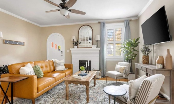 Earlewood Casa | Lush 4BR on Lincoln | Mins to USC | Sleeps 8