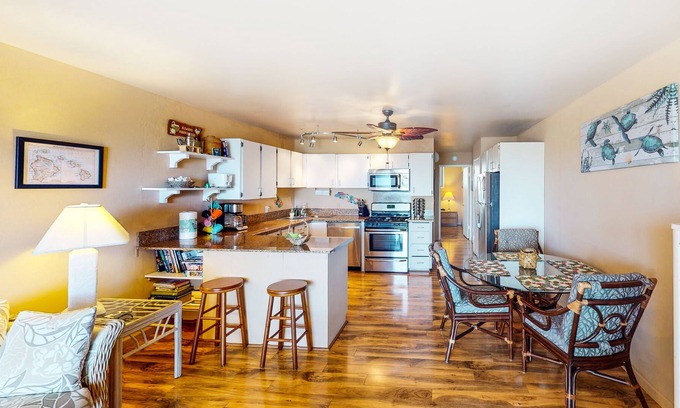 Ualapue Condominio | Lush and Beautiful Condo on East Side w/Shared Pool/Free WiFi/Lanai/Water Views