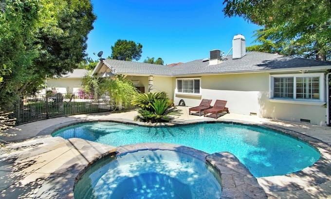 Encino Casa | Lush, private oasis in Encino on private cul de sac!
