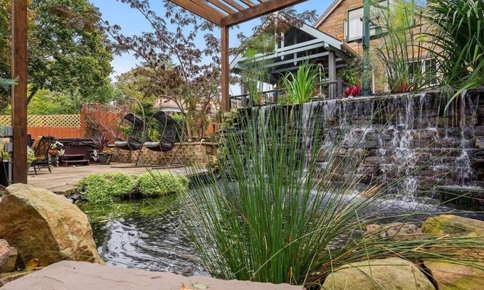 Brighton Heights Casa | *LUSH RETREAT*HotTub-Fire Pit-PetFriendly-Koi Pond