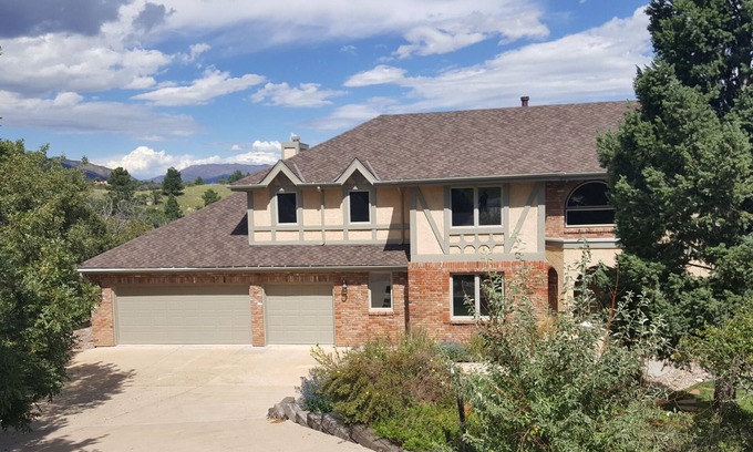 Southwest Colorado Springs Casa | Lush setting, minutes to downtown Colorado Springs