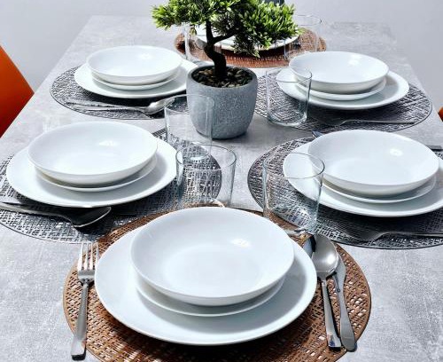 Telford Casa | LushStay Telford - Families, Contractors & Group of Friends, long term stay