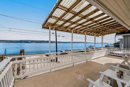 Camano Island Casa | Lutefisk Lodge