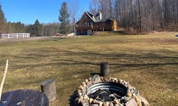 Luther Casa | Luther Leisure Lodge Retreat- 8 person hot tub!