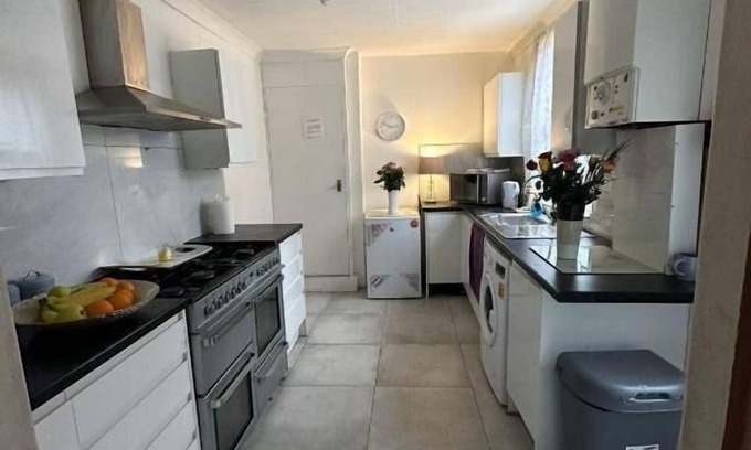 Luton Casa | Luton Town House Near Airport