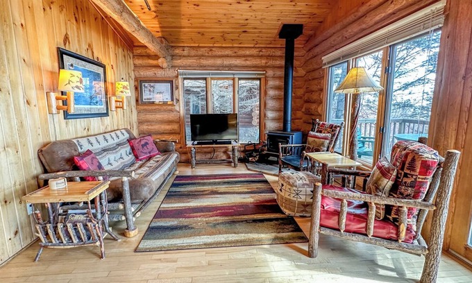 Tofte Cabina | Lutsen Log Cabin 402 on Lake Superior in Lutsen, Minnesota