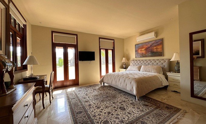 Zona Colonial Apartamento | Lux 2-Level Townhouse with Stunning Historic Views