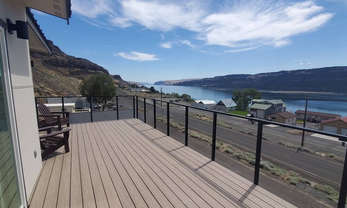 Sunland Estates Casa | Lux 3 bdrm/3 bath sleeps 8 in George, Wa near Gorge Amphitheater & Wine Country