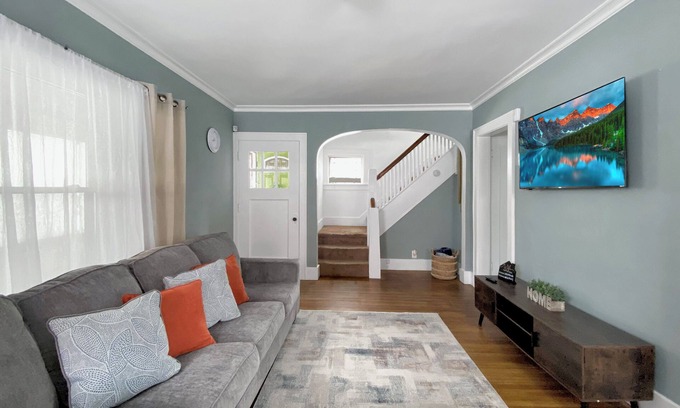 Rochester Casa | Lux 3BR, King Bed, Parking, Near UofR & Airport